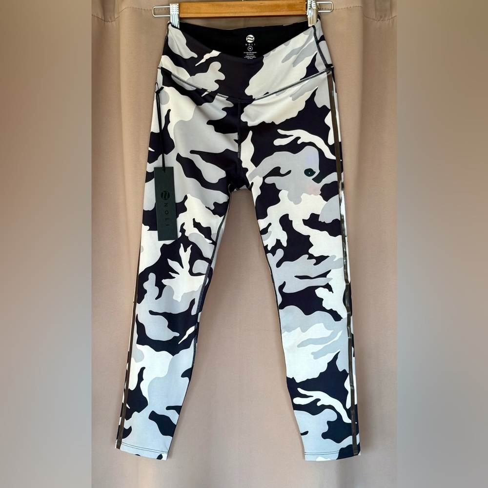Women’s Noli Yoga 7/8 Leggings in Black/Grey/White Cacao Camo - NWT